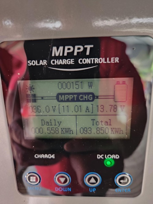 Customer-submitted photo of AMPINVT 60A MPPT from an Amazon review