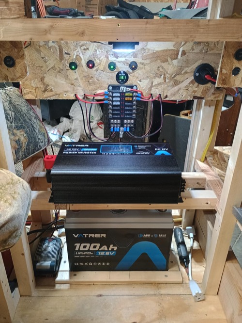 Vatrer 12V 100Ah self-heating battery in an owner installation