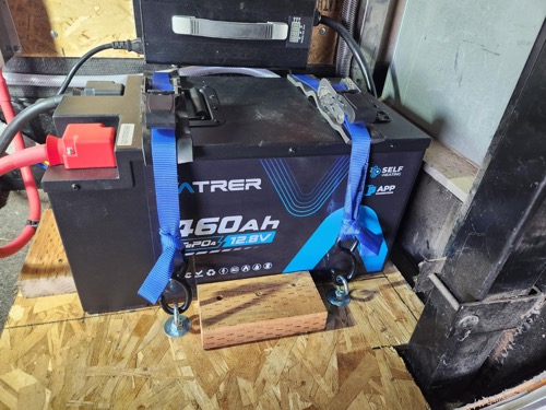 Vatrer 460Ah self-heating battery in a customer RV installation