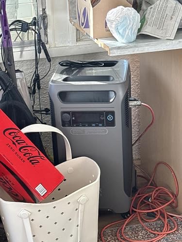 Anker SOLIX F3800 (A1790) and included solar panel in customer use — photo 1