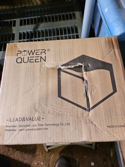 Damaged Power Queen shipping box in an Amazon customer photo