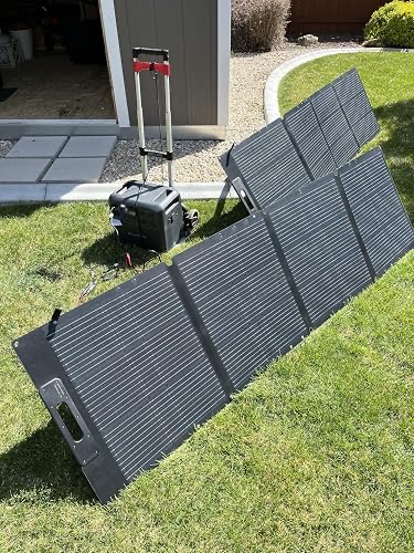 BLUETTI Elite 200 V2 and included solar panel in customer use — photo 2