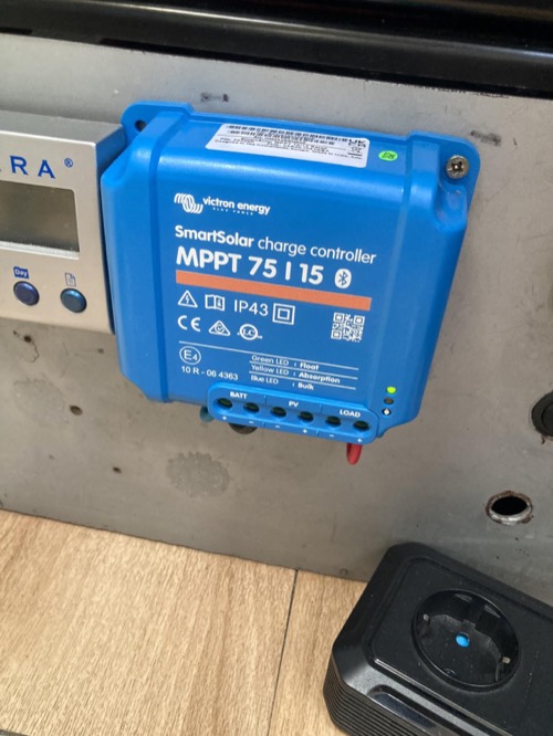Customer-submitted photo of Victron Energy SmartSolar 75/15 from an Amazon review