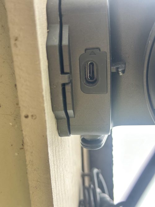 Customer close-up of the charging connection on a gray ANRAN Q1